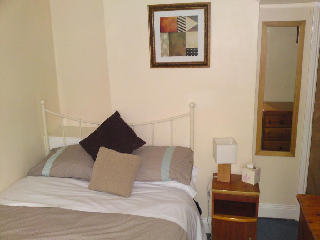 Crestwell House Bed & Breakfast Eastleigh Room photo